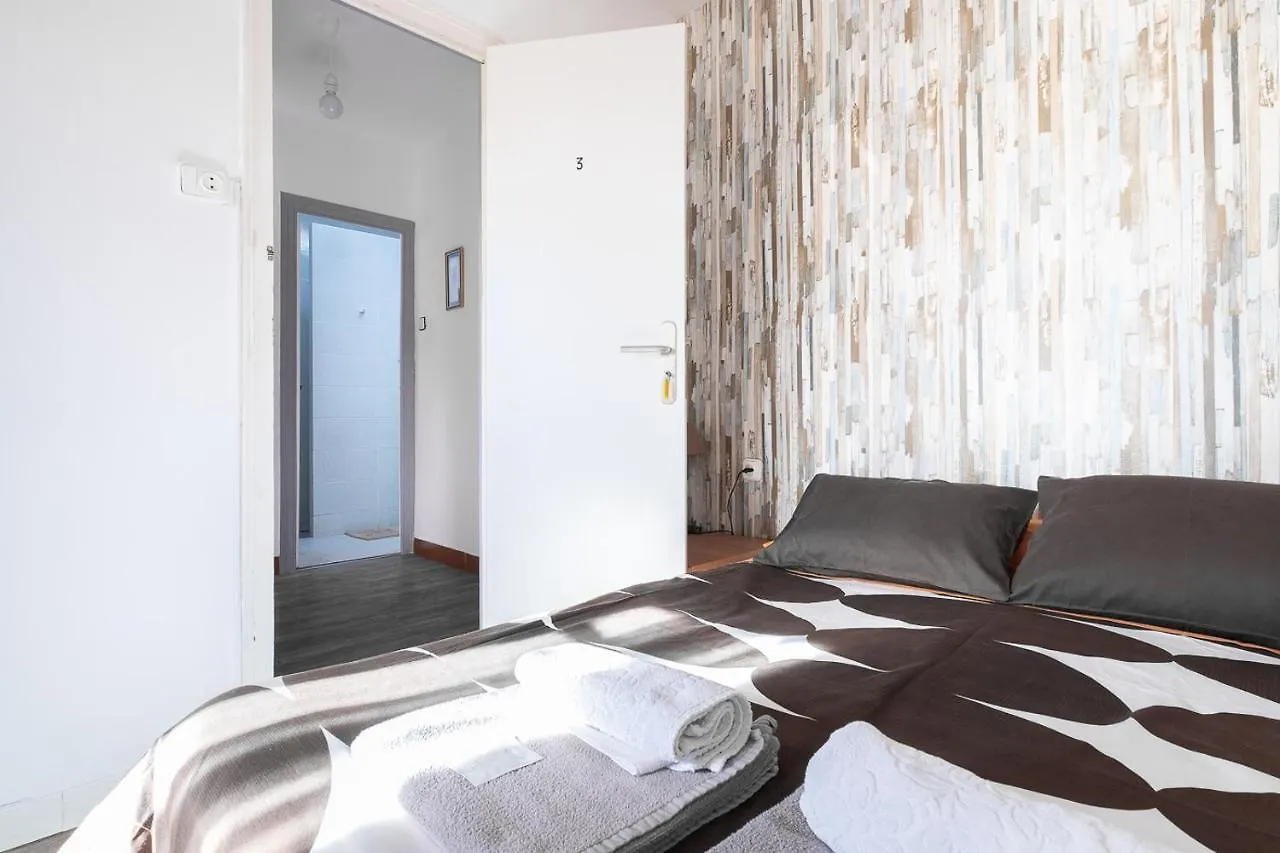 Fonda Chavarria Sant Joan Despi Guest house